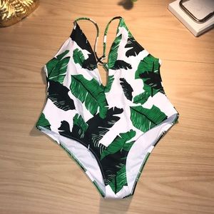 🌈♥️XXL Deep-V Palm Print Bathing Suit🌈♥️ CupShe